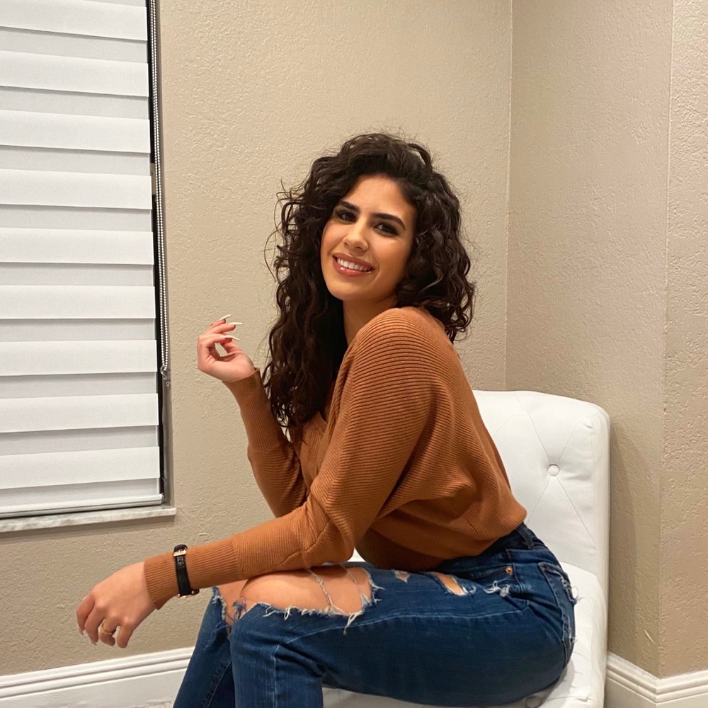 Meet your Posher, Gabriela